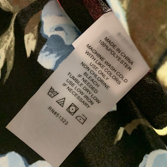 New! Vince Camuto floral chiffon sheer sleeveless v-neck blouse, black, small - Picture 7 of 7